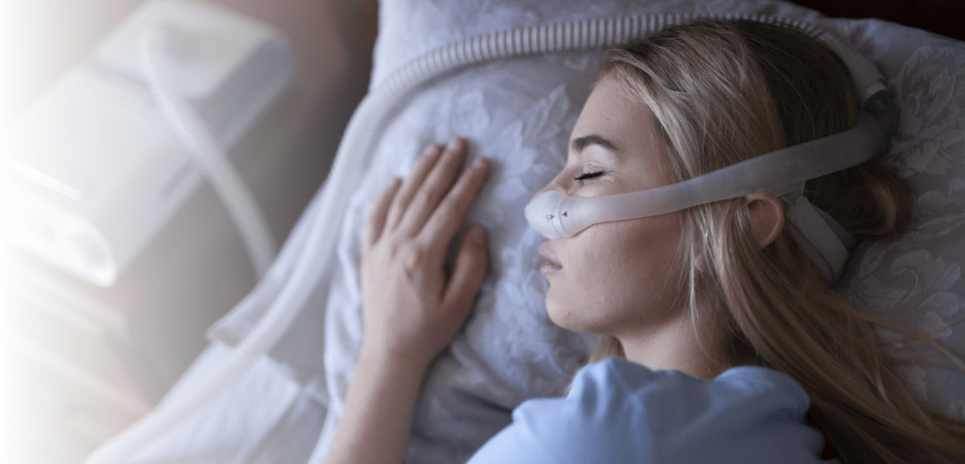 Femme dormir apnée du sommeil appareil CPAP PPC Masque nasal